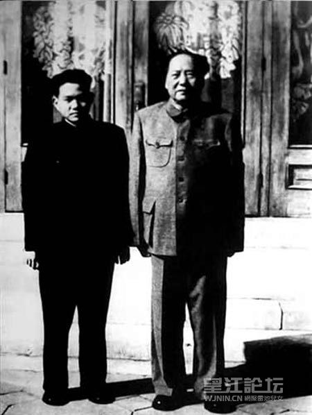 李银桥与毛泽东.jpg