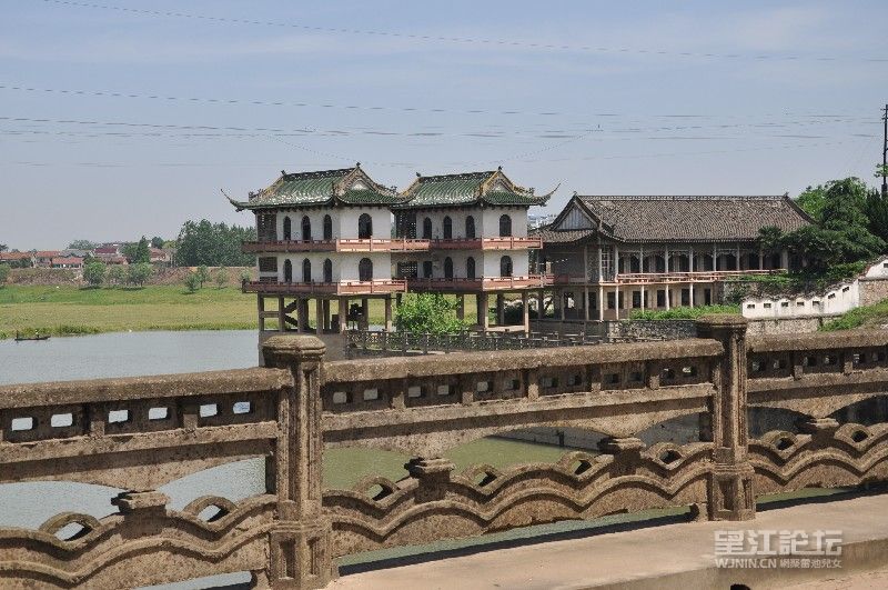 湖边楼阁